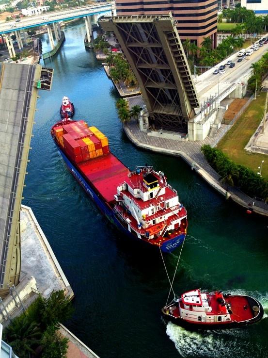 Cargo Feeder Vessel in Miami