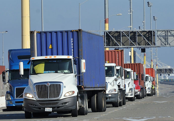 Truck line to enter the port