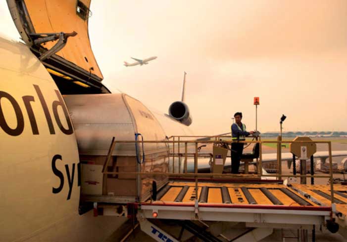 Loading a cargo plane